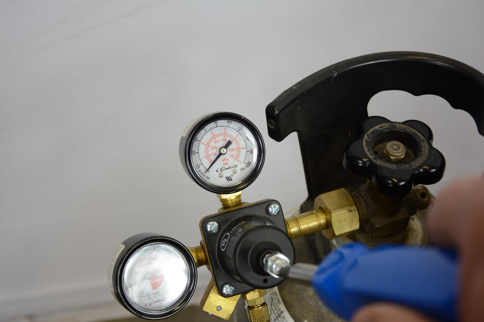 Pressurizing CO2 System — step illustration
